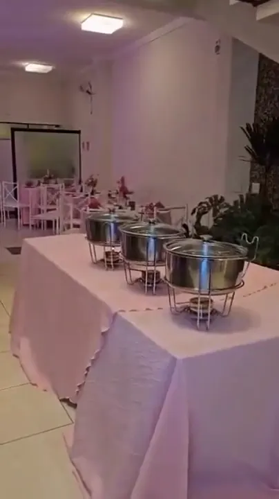 Bolo de aniversário em tons de rosa