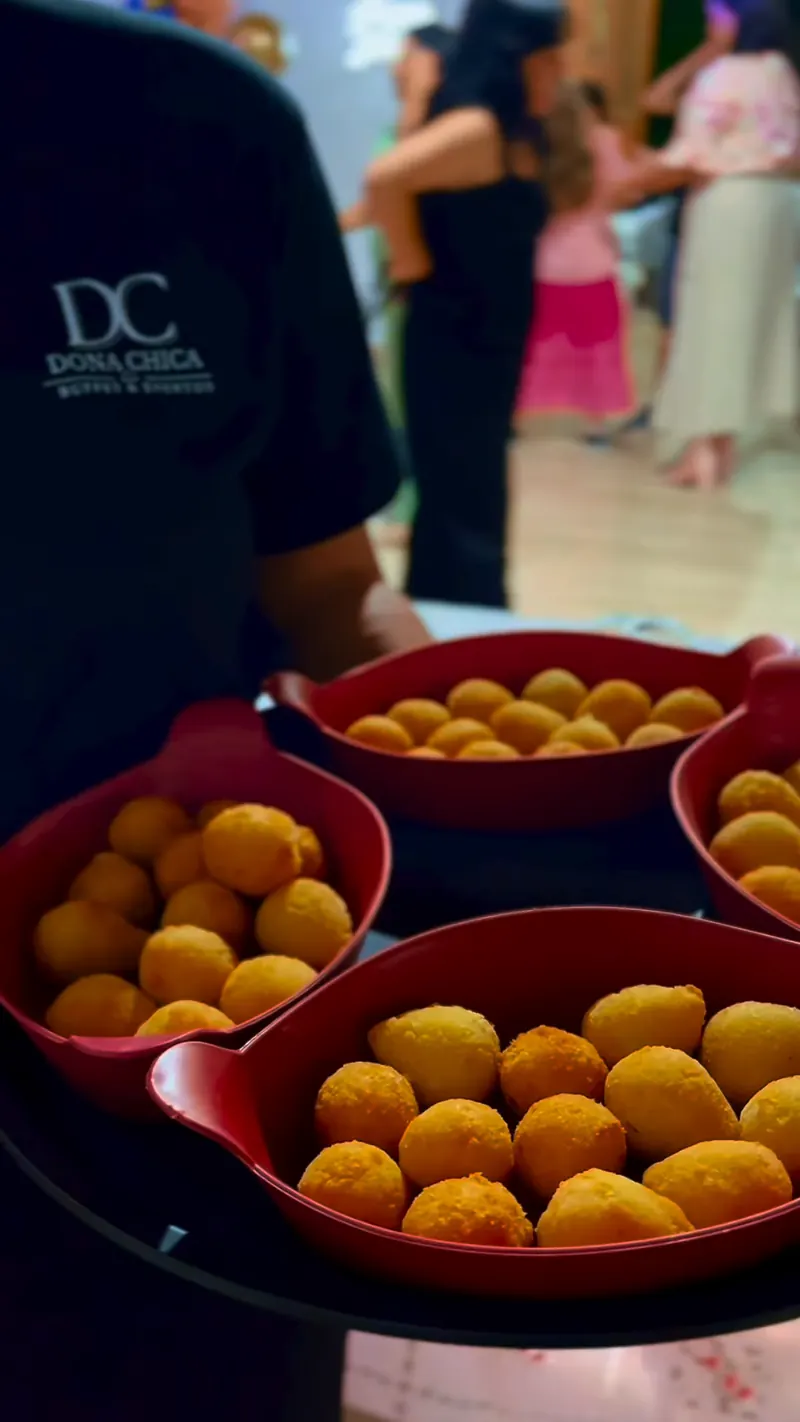 Coxinhas fritas prontas para servir