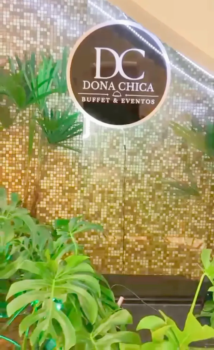 Logo da Dona Chica em dourado